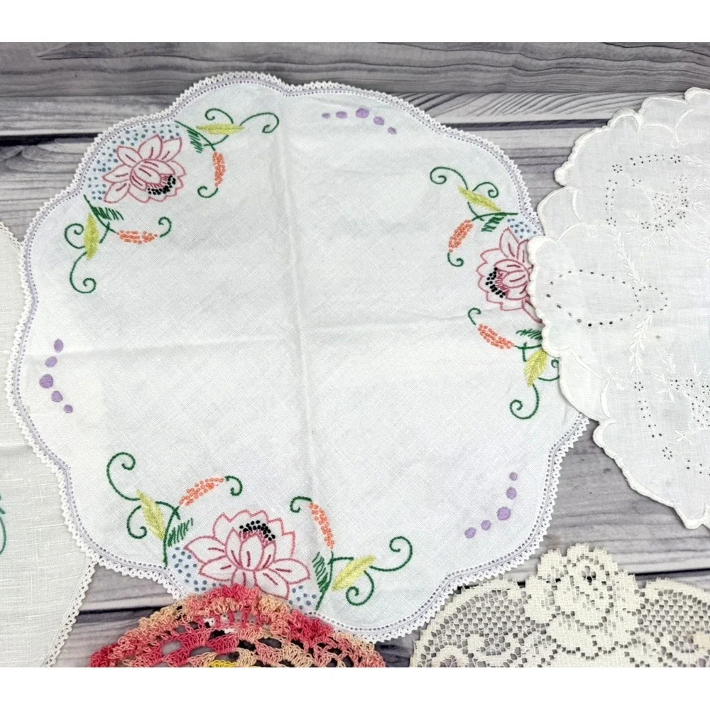 LOT OF 7 VINTAGE EMBROIDERED / CROCHET / LACE DOILIES - CROCHET BASKET